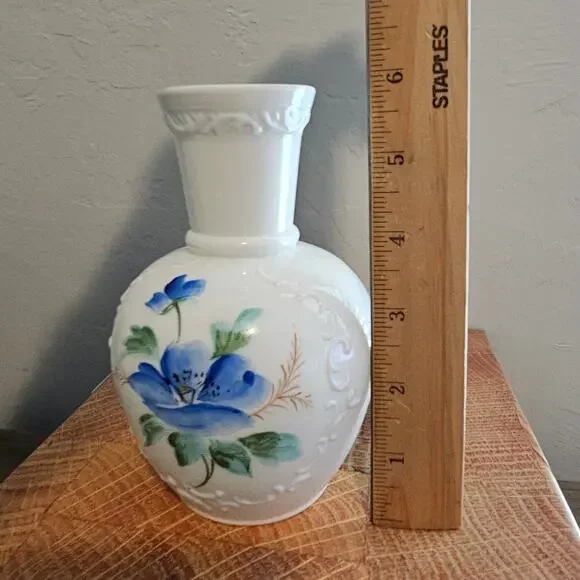 Vintage Hand Painted Floral Vase White Blue 6" MCM Cottage Elegant Renaissance - Picture 11 of 12